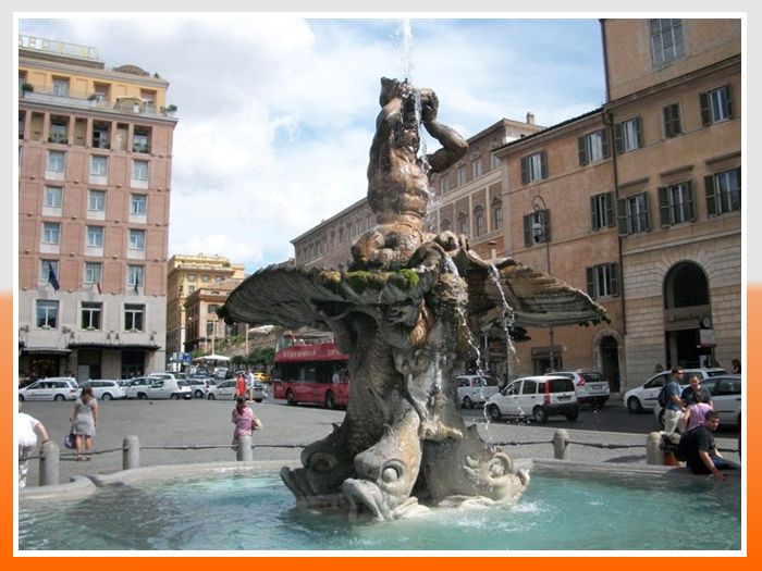 Рим - фонтан Тритона на площади Барберини