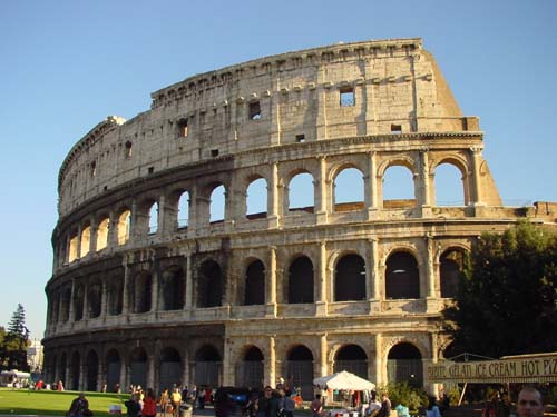 Самый известный амфитеатр первого века до н.э. – Колизей