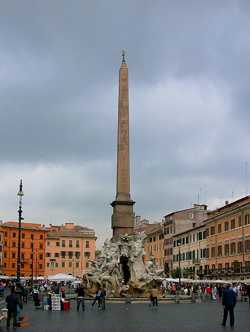 Обелиск на площади Навона в Риме