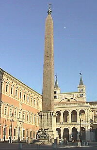 Обелиск на площади Сан Джованни - Рим